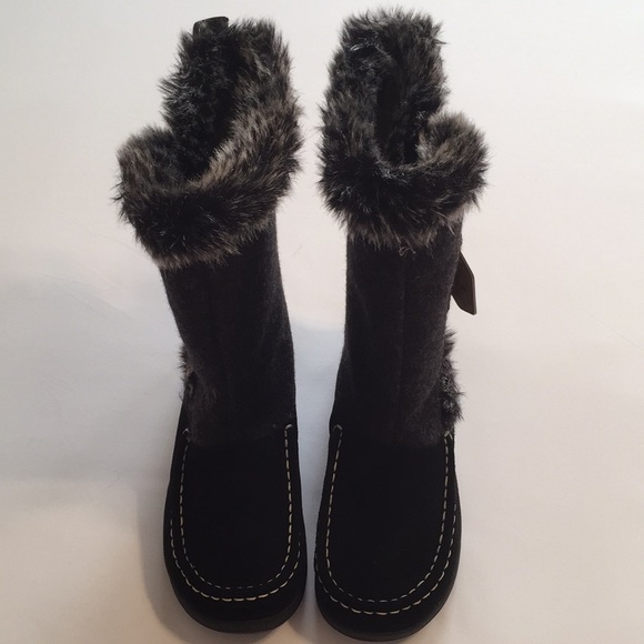 Woolrich Shoes - Brand new Woolrich winter mid calf boots